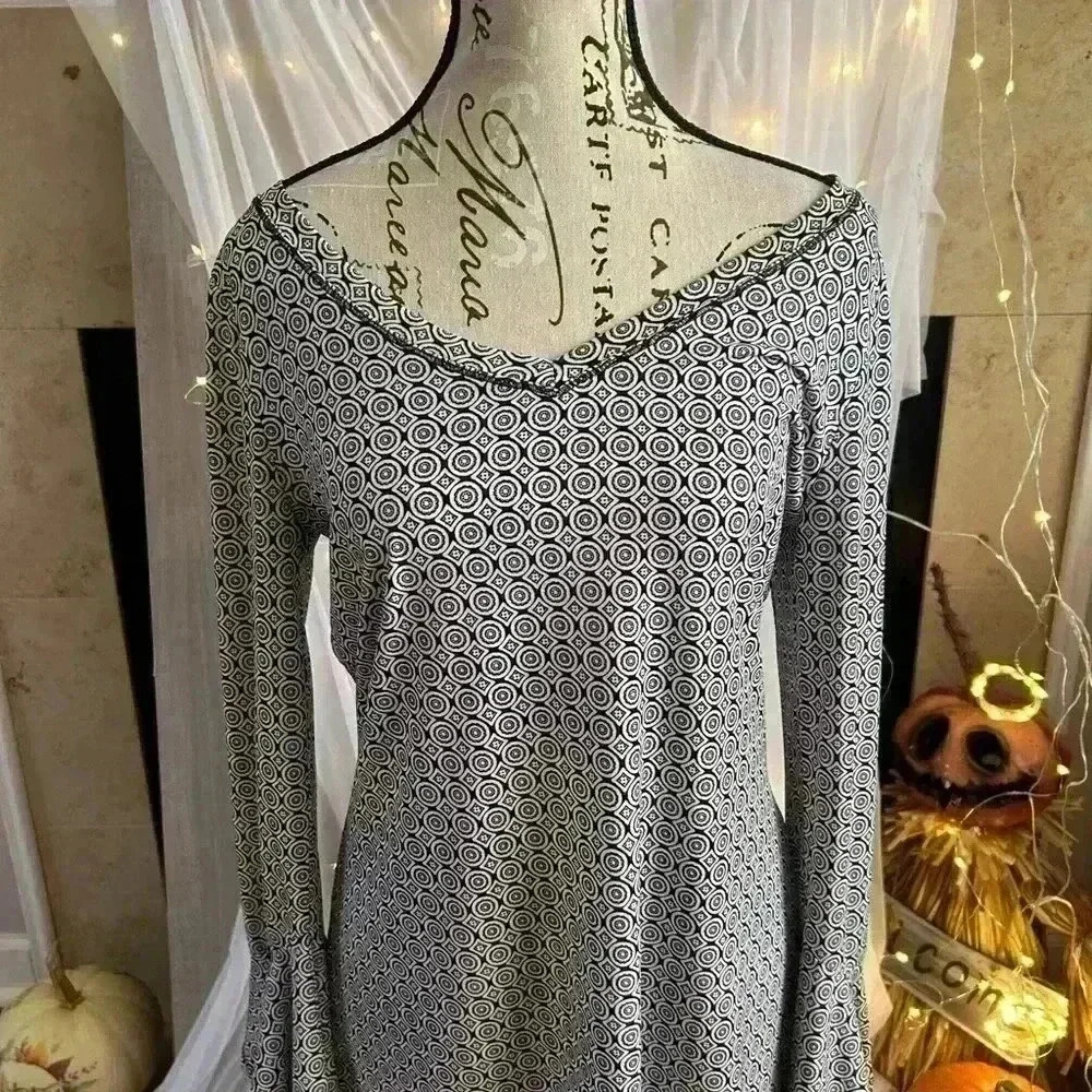 White House Black Market Tunic.  Navy blue and white. Gently used. Small.